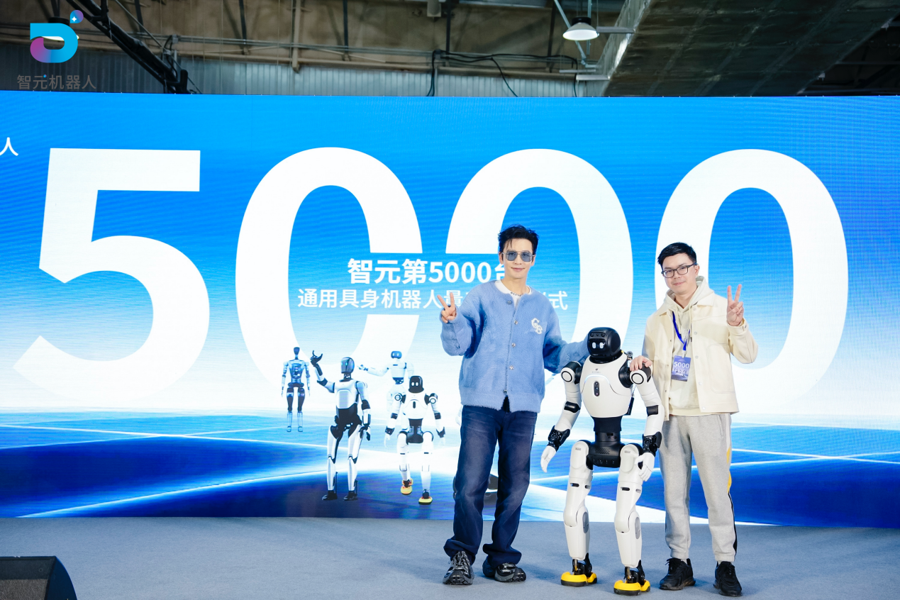 wepoker德州官网第5000台通用具身机器人量产下线，灵犀X2交付黄晓明工作室